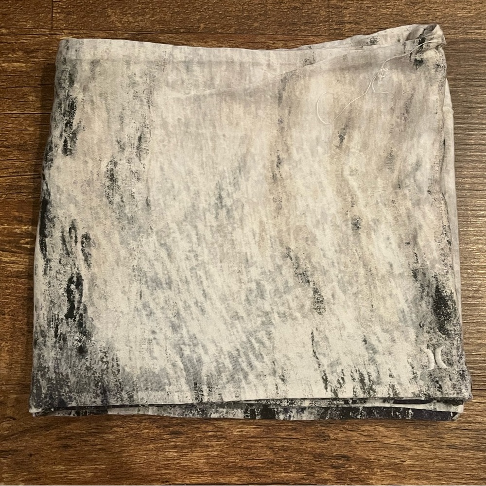 Lululemon Gray White and Black Infinity Scarf
